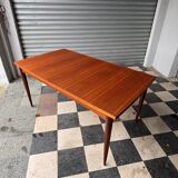 Extendable teak table