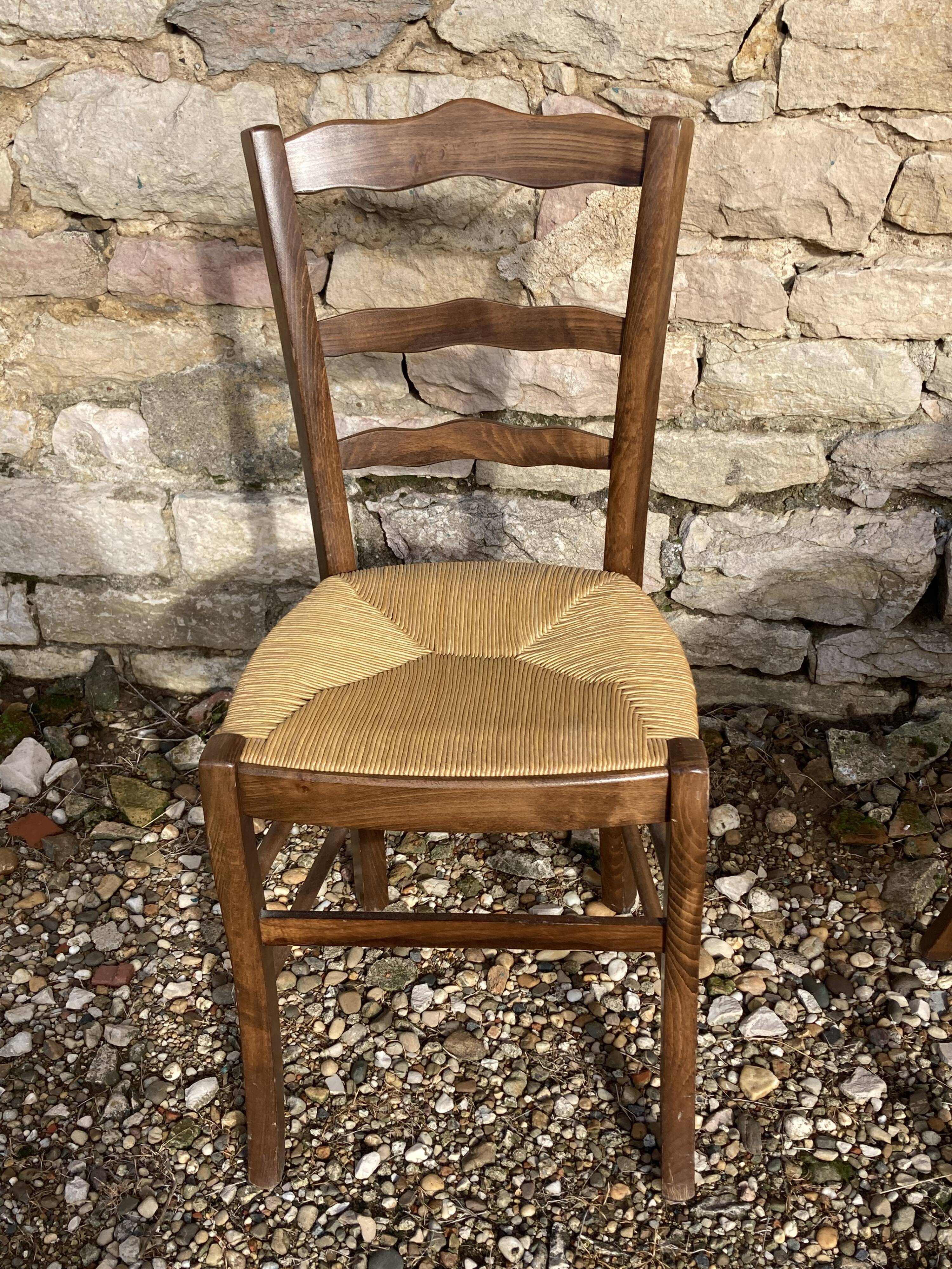 3 mulched chairs
