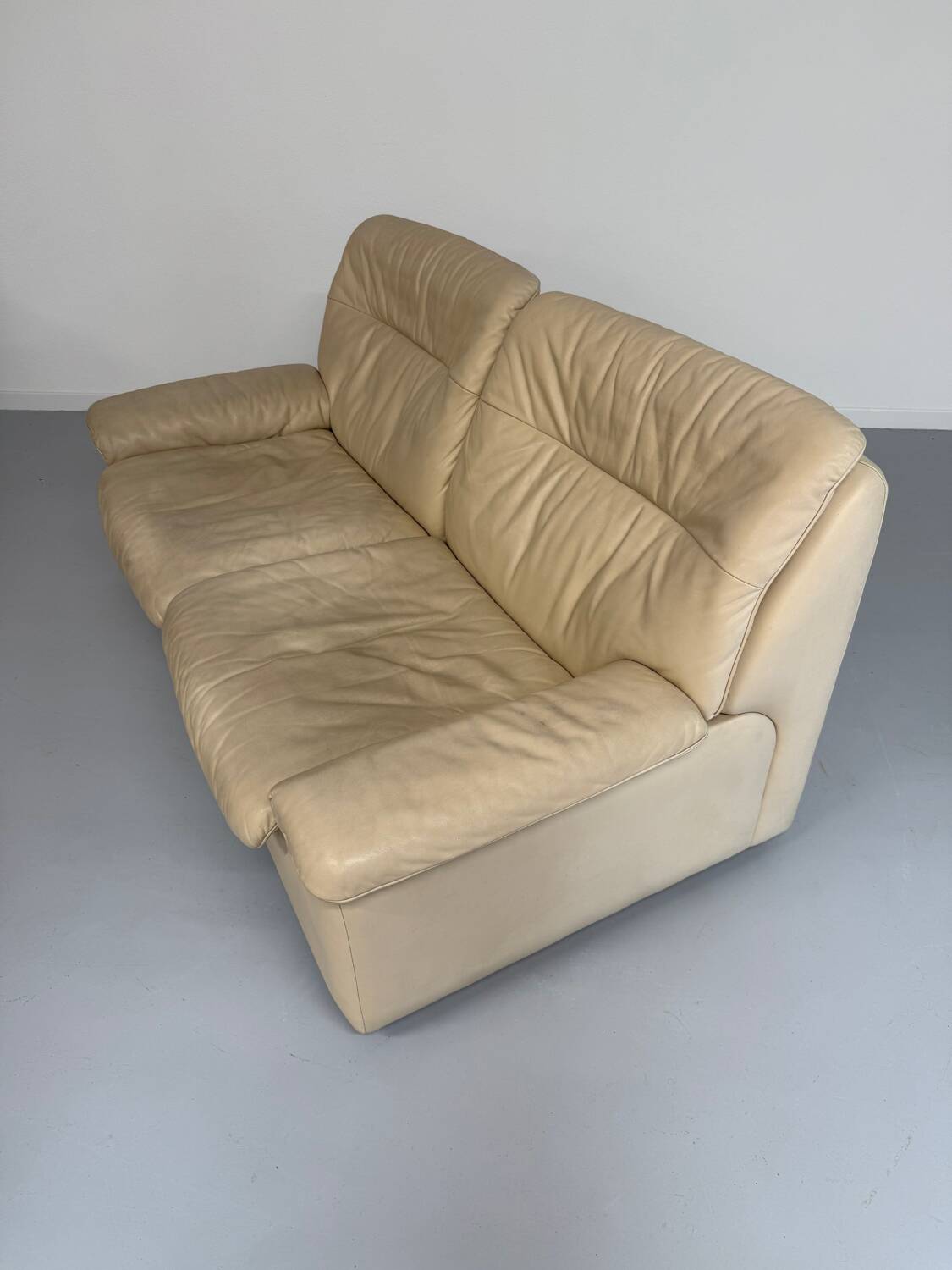 Old 2-seater beige leather sofa designed by Carl Larsson De Sede, vintage 80s