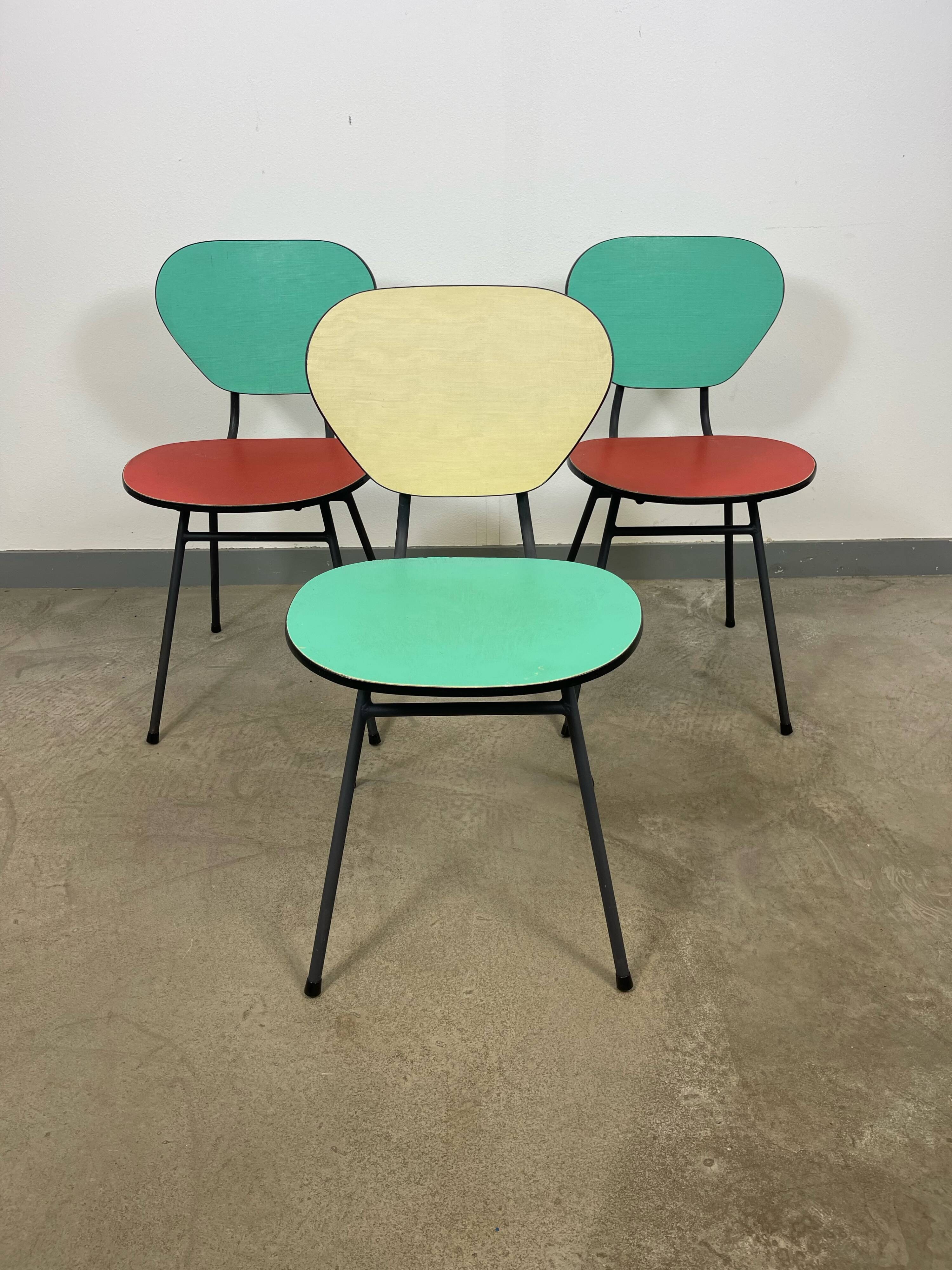 Set of 3 two-tone formica chairs from the 50s