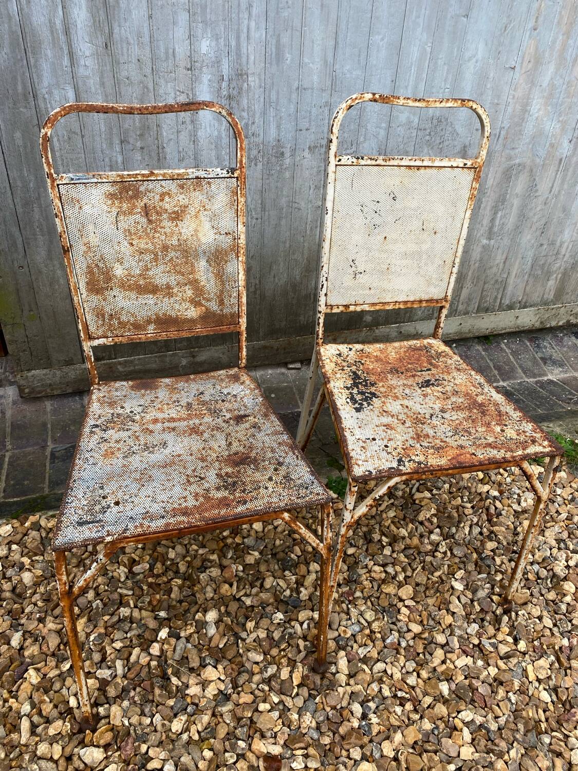 Chaise jardin métal perforé