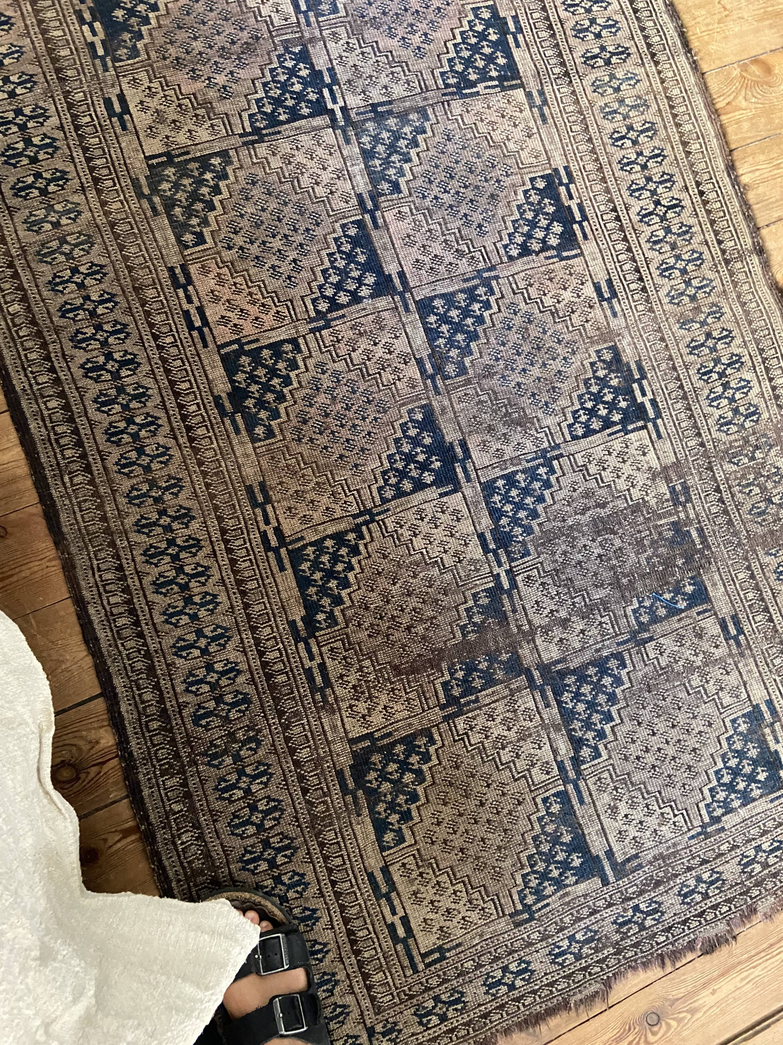 Ancient Persian carpet 150x100cm