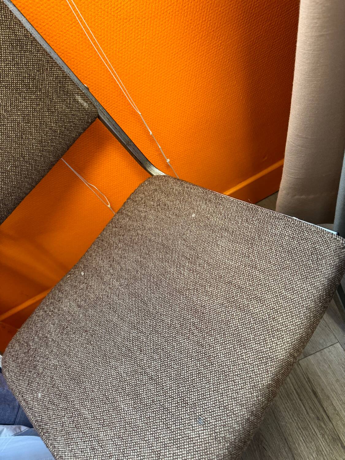 Chaise en métal et tissu vintage 70