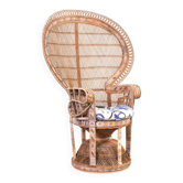 Chaise Emmanuelle en osier paon des années 1970 de Kok Maison