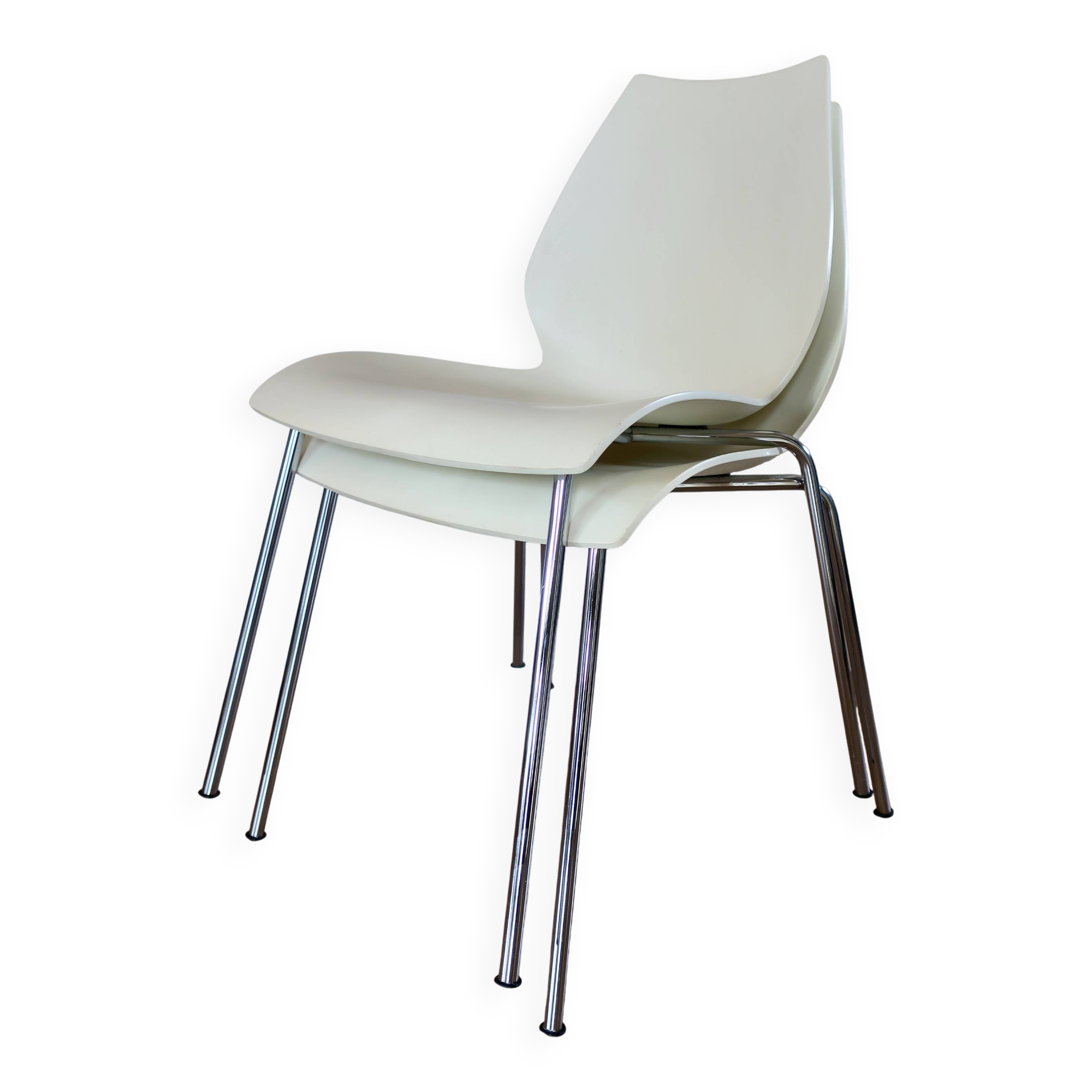 2 Maui chairs designed by Vico Magistretti for Kartell, in very good condition.
