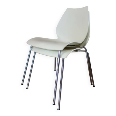 2 chaises maui design par vico magistretti pour kartell, tbe