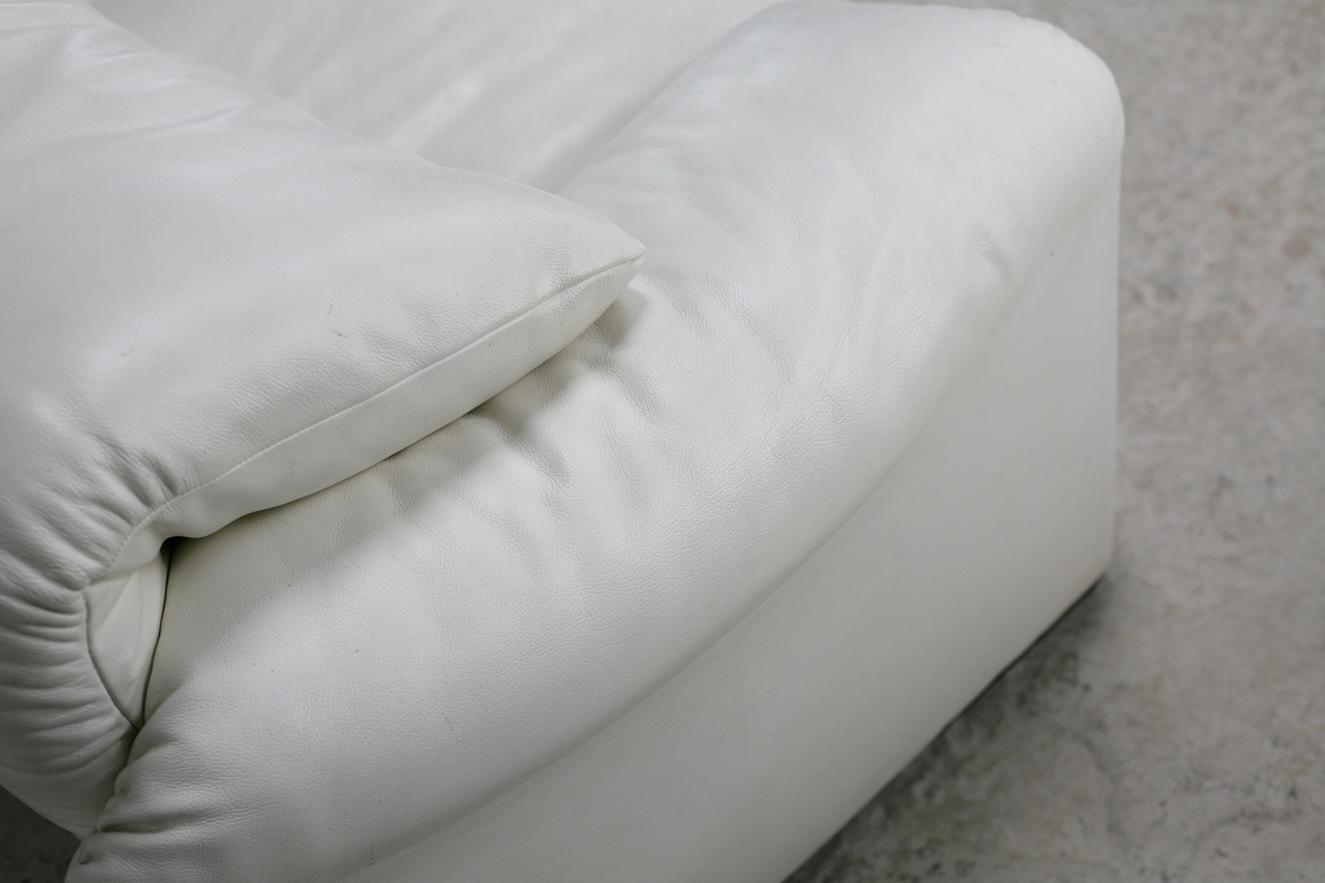 Canapé Maralunga de Vico Magistretti, Cassina, cuir blanc, Italie, circa 1970