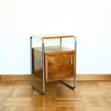 Table de chevet fonctionnaliste