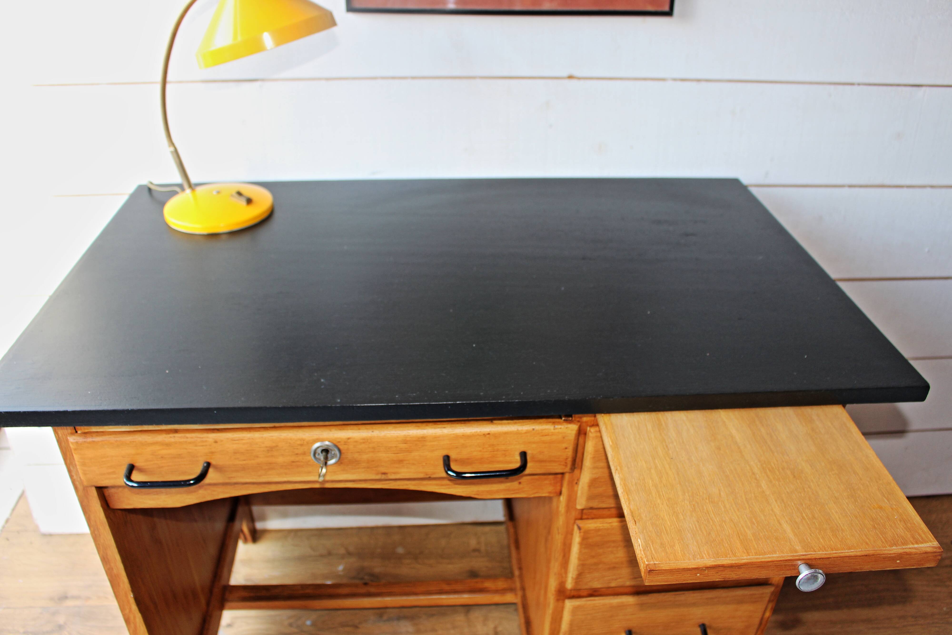 Bureau à caisson années 60.