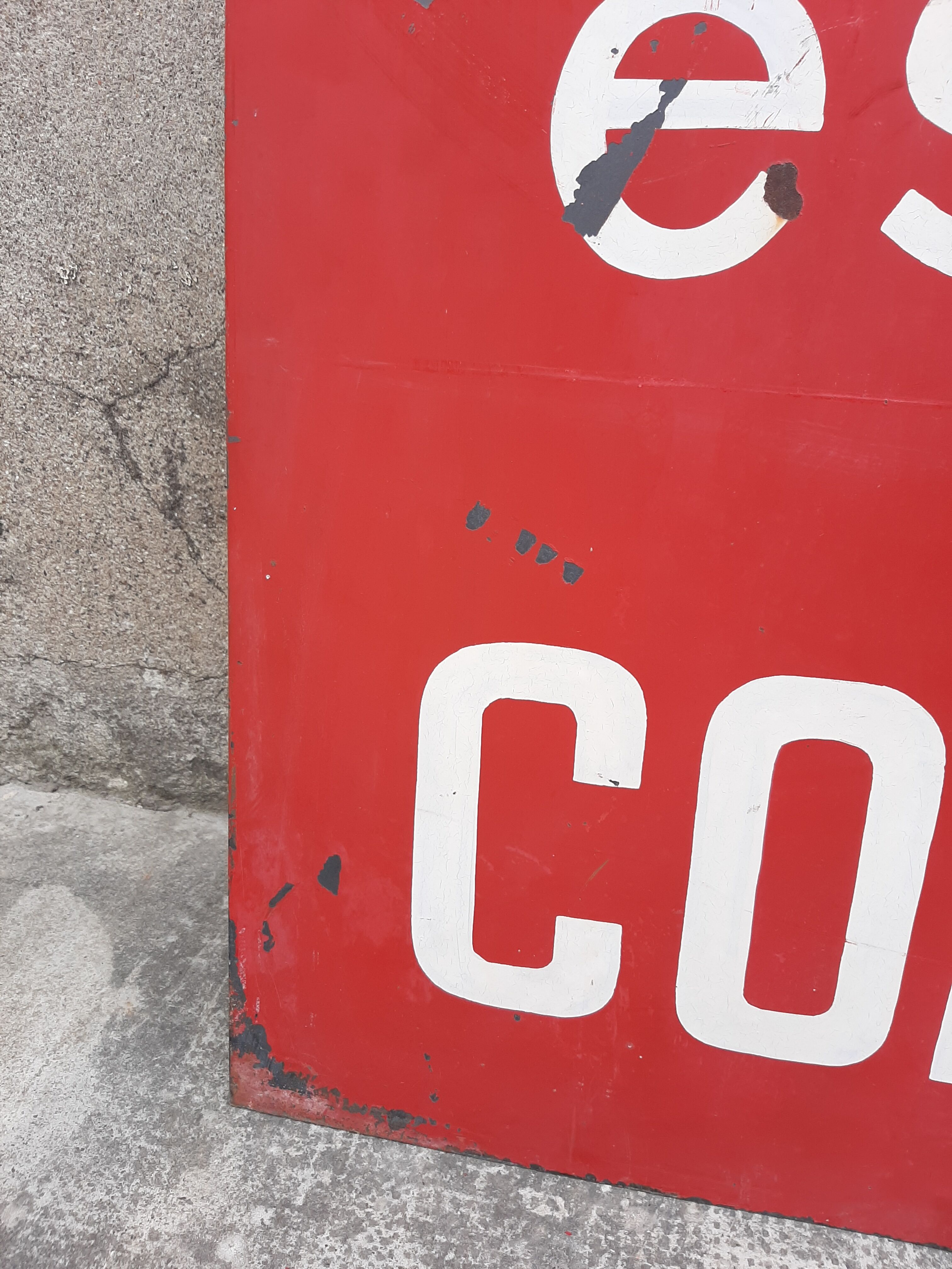 Tole sign painted "bar tobacco essence hairstyle"