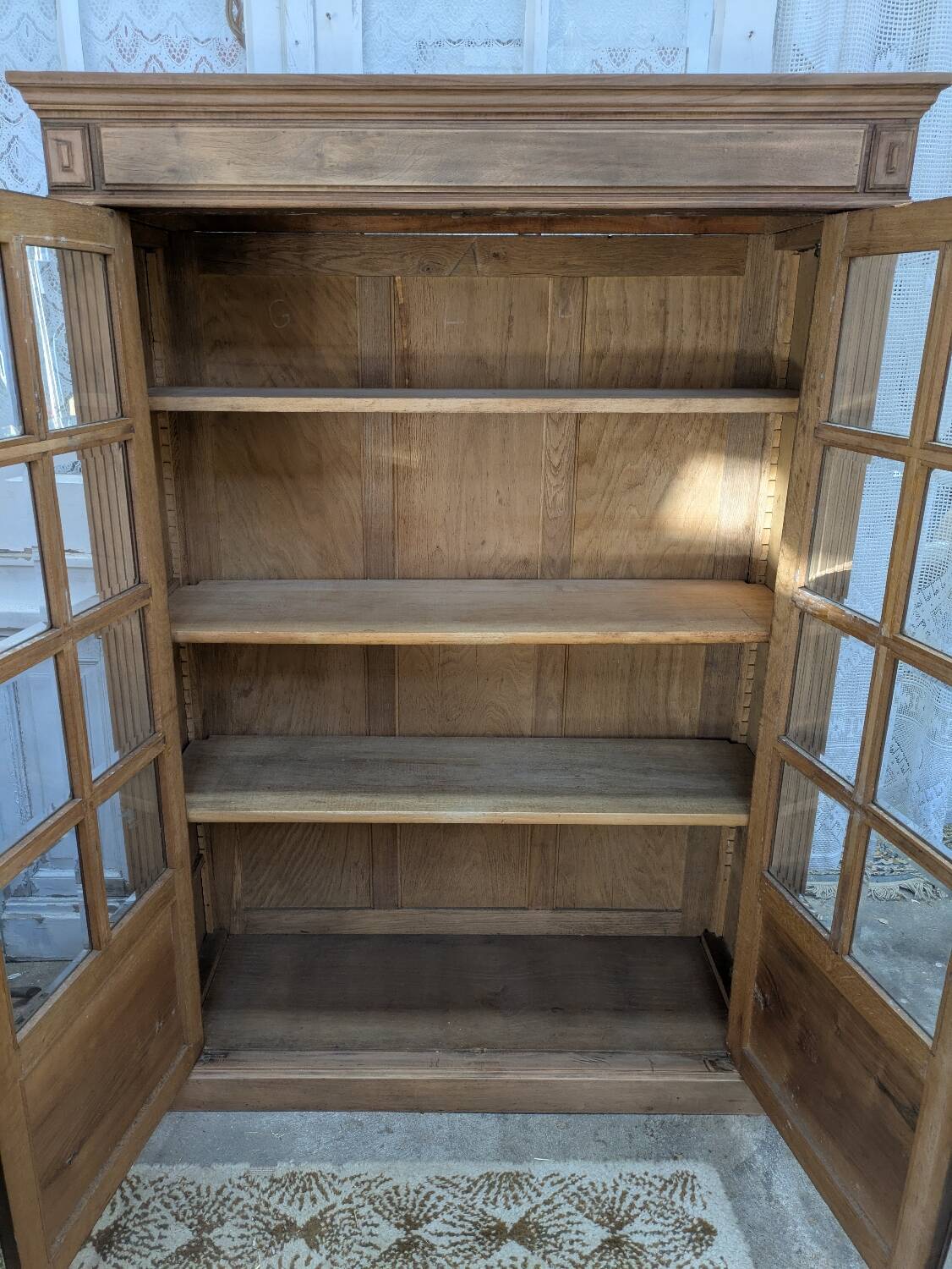 Glass cabinet