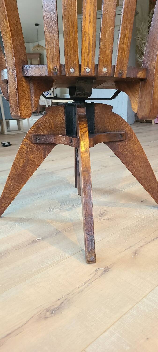 American armchair in oak