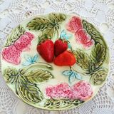 Antique plate in Strawberry Onnaing slip