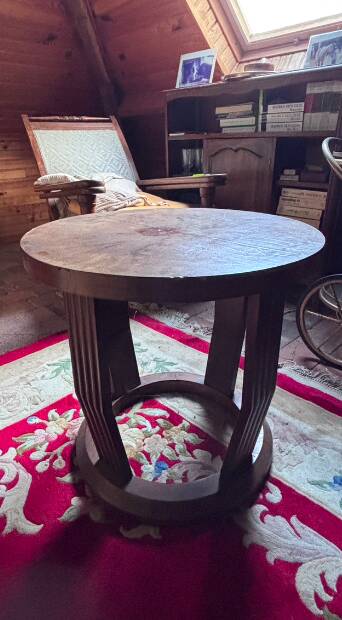 Round Art Deco coffee table in solid oak – 1930s-40s