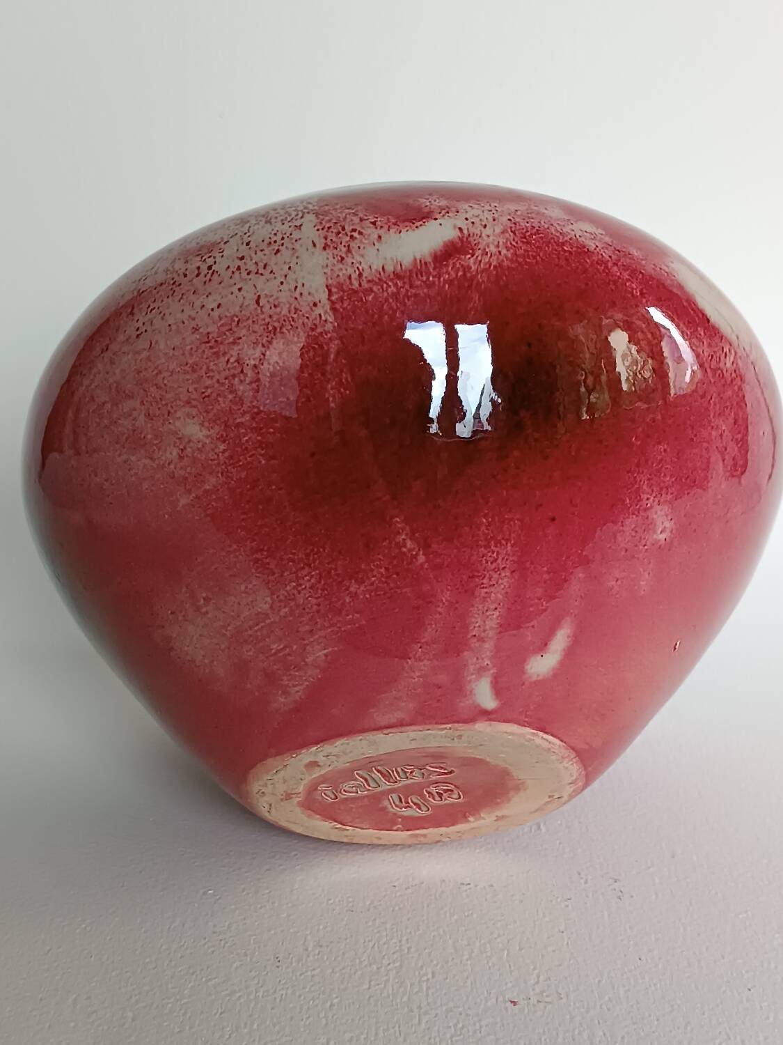 Max Idlas pink ceramic ball vase