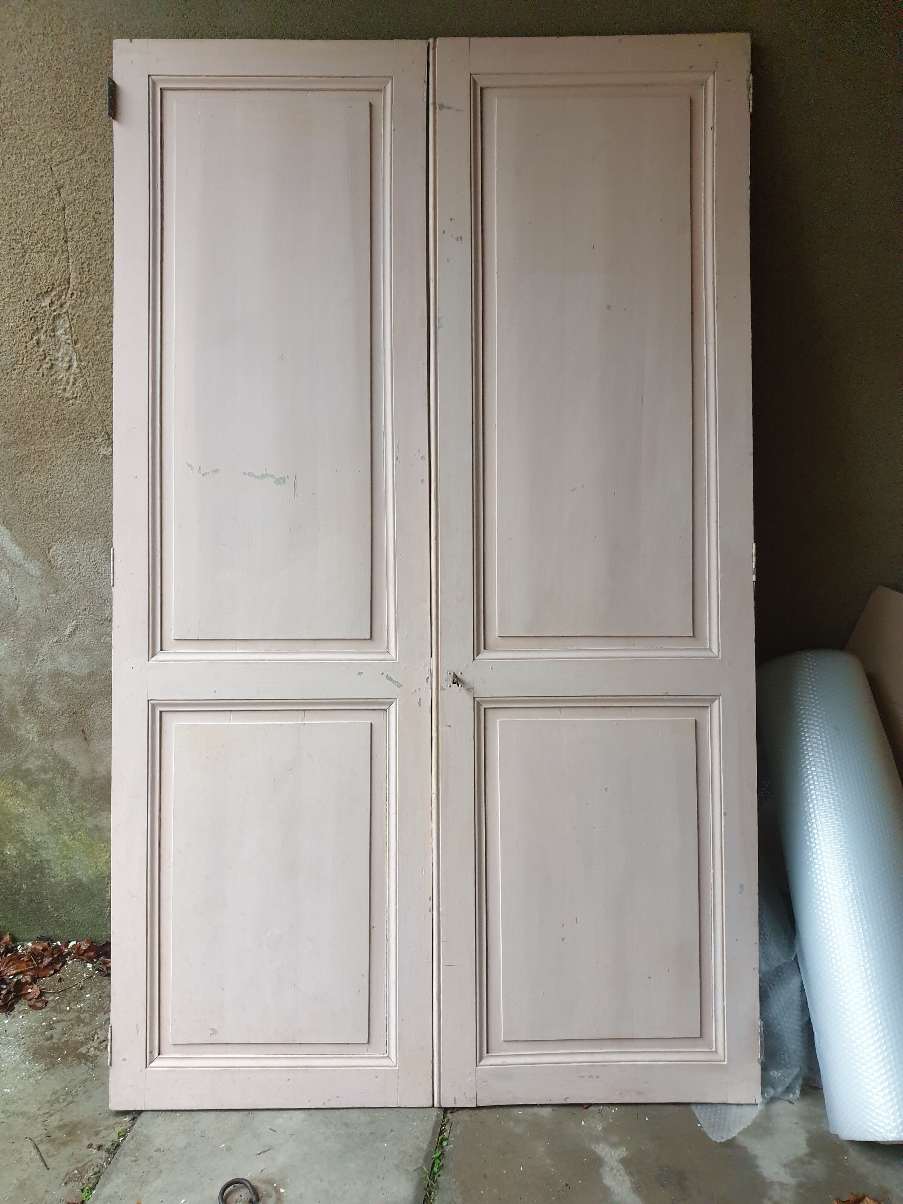 Double antique wooden doors