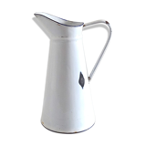 White enamelled former broc