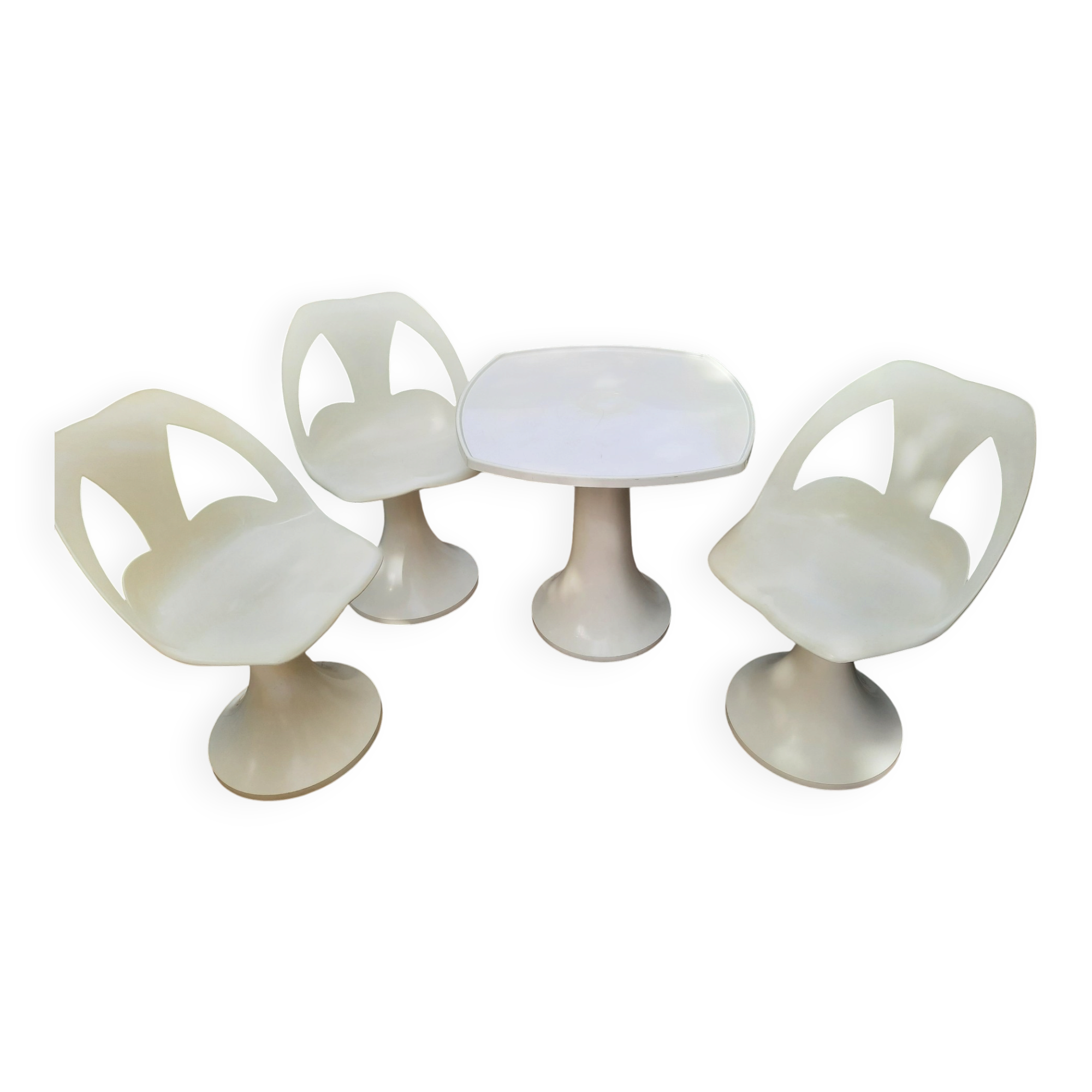Set of a table and 3 tulip leg chairs, 1970s Space Age inspired.