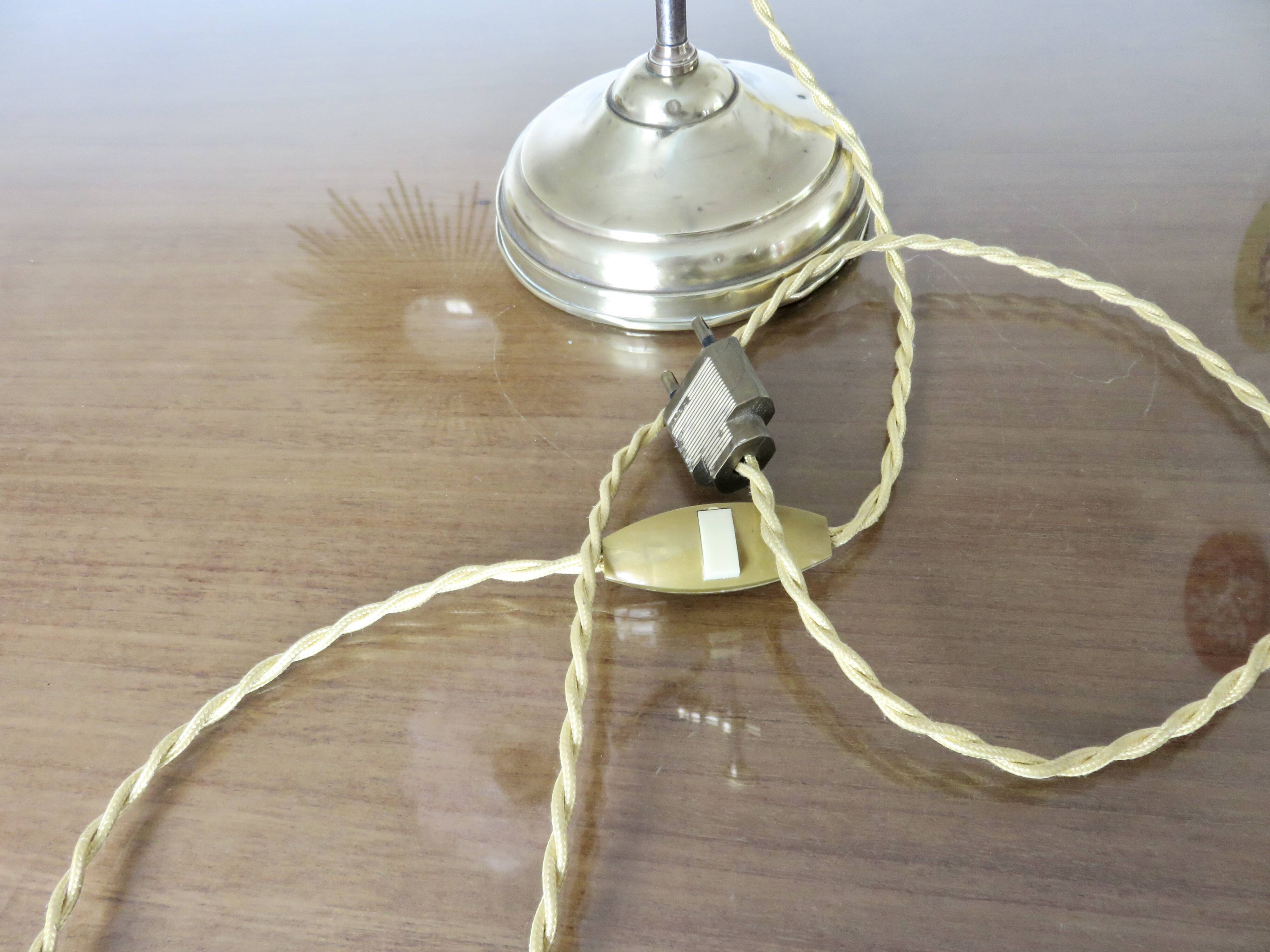 Art Nouveau jeweler's lamp in bronze and glass paste tulip