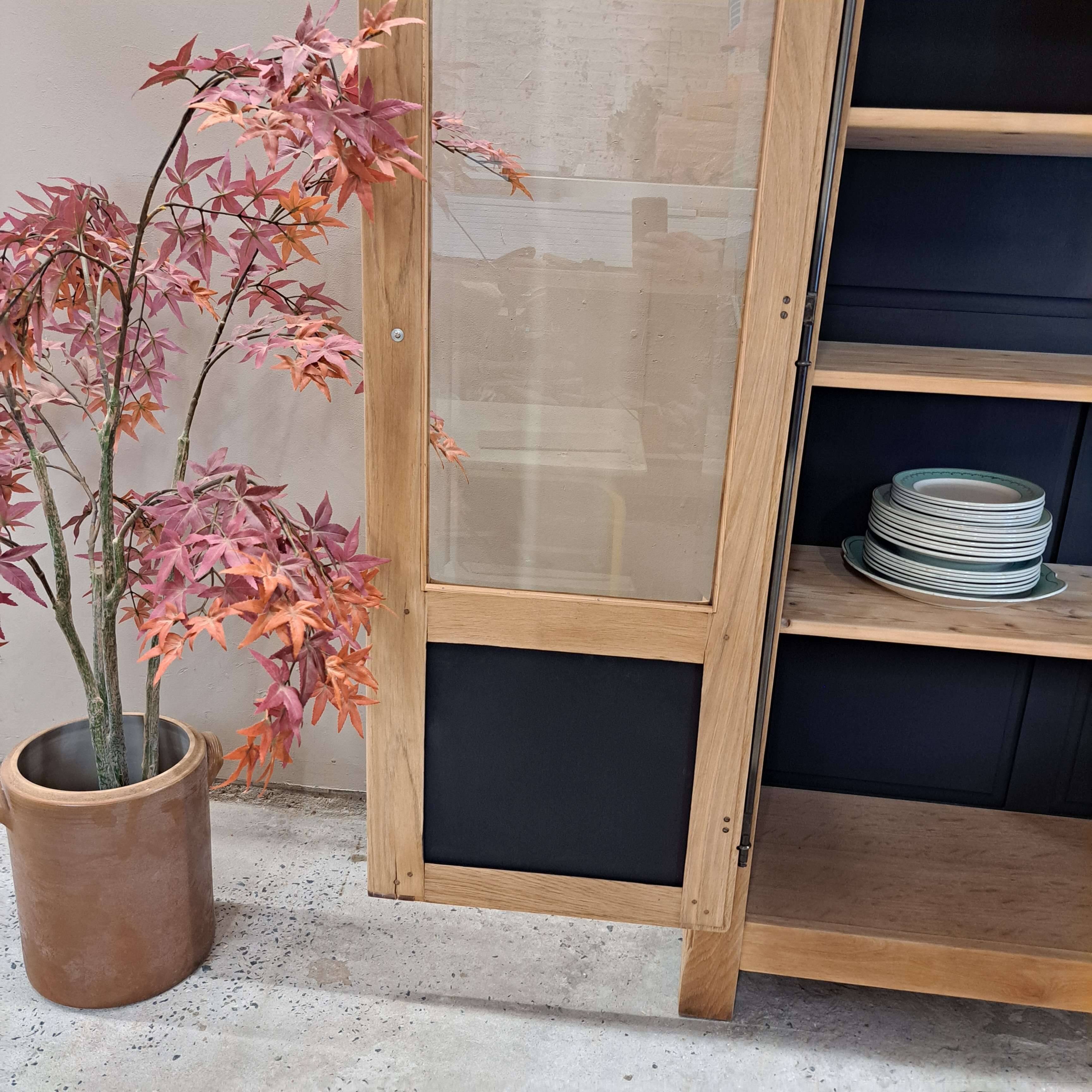 GLASS CABINET IN SOLID OAK