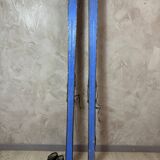 Old pair of skis