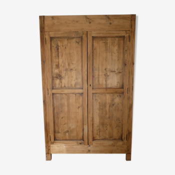 Ancienne armoire en bois massif