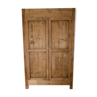 Ancienne armoire en bois massif