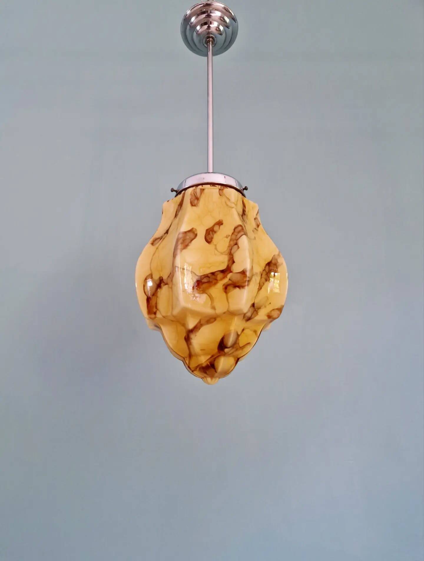 Art Deco suspension in marbled opaline, Scailmont, 1920-30