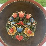 Assiette en bois peinte à la main de karnten Autriche vintage