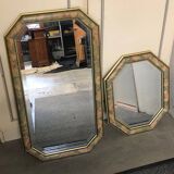 Deux miroirs en bois motif de fleurs