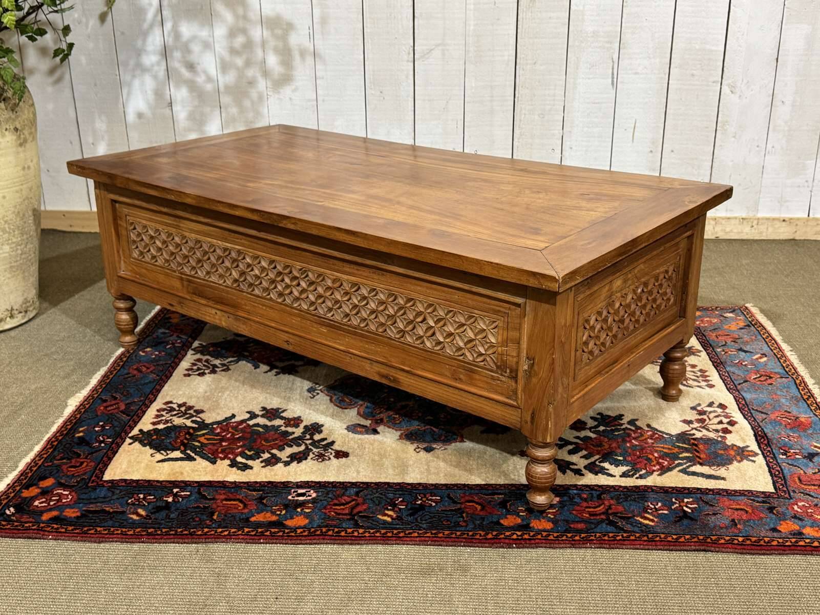Teak coffee table, Indian craftsmanship from the 1970s.