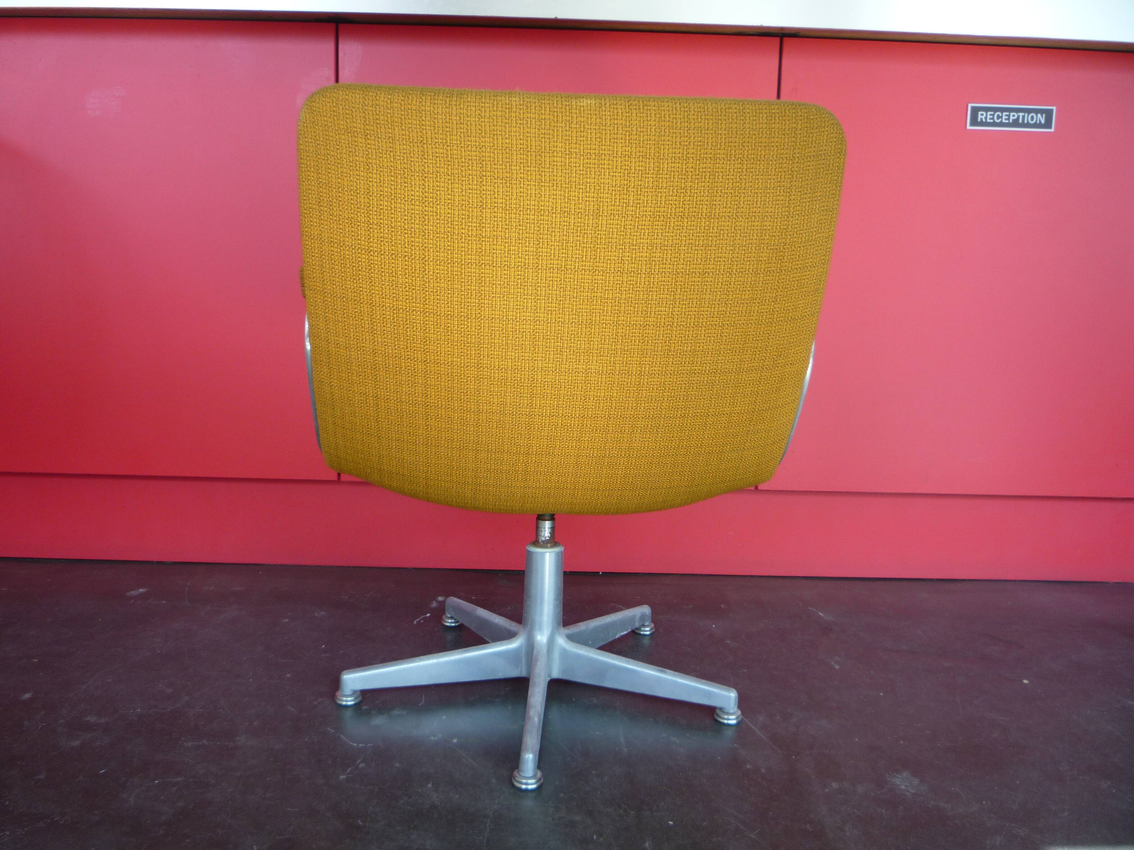 Geoffrey Harcourt for Artifort swivel chair