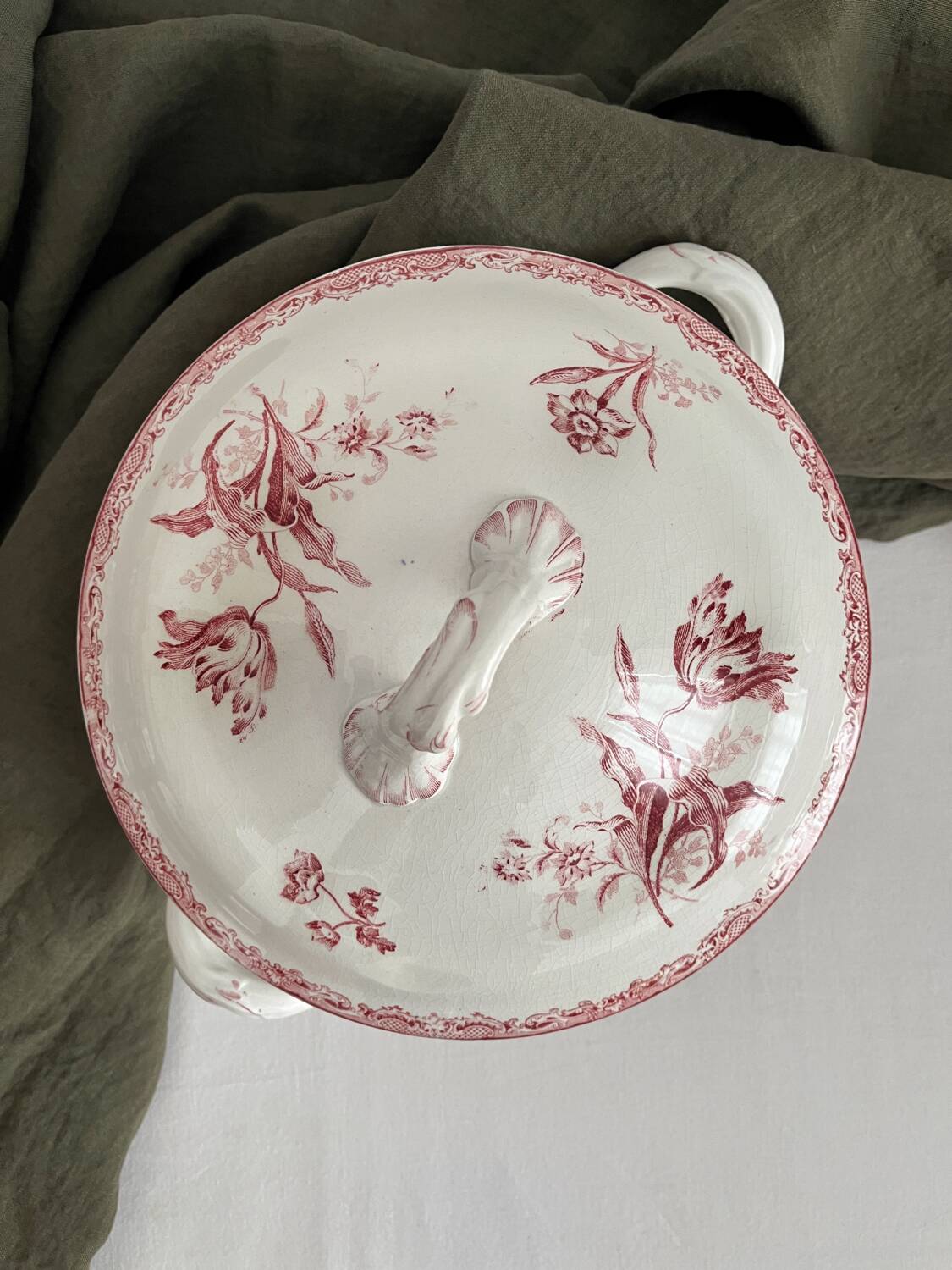 Fontanges ironstone tureen, Sarreguemines