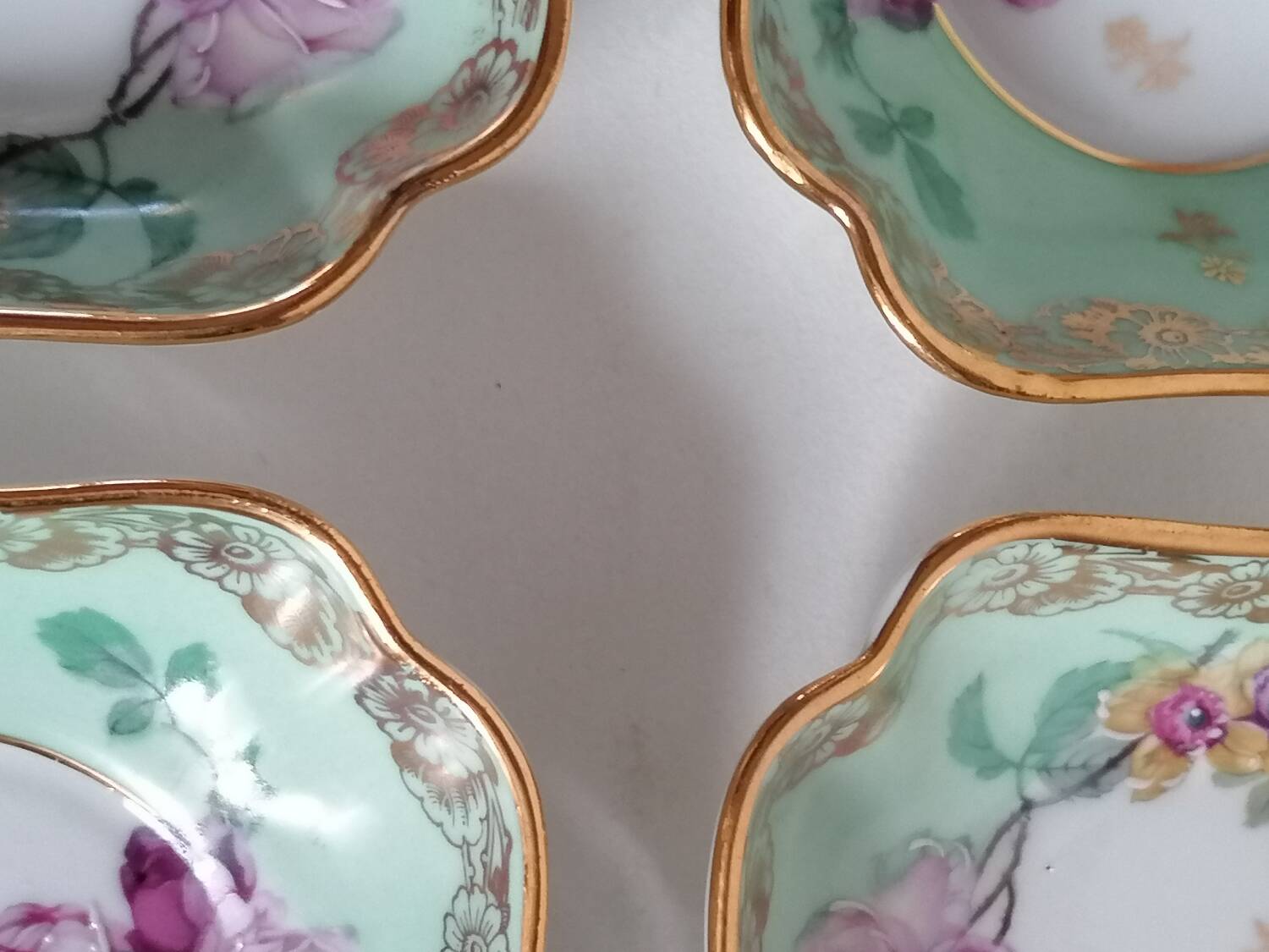 4 Limoges porcelain cups gilded with fine gold