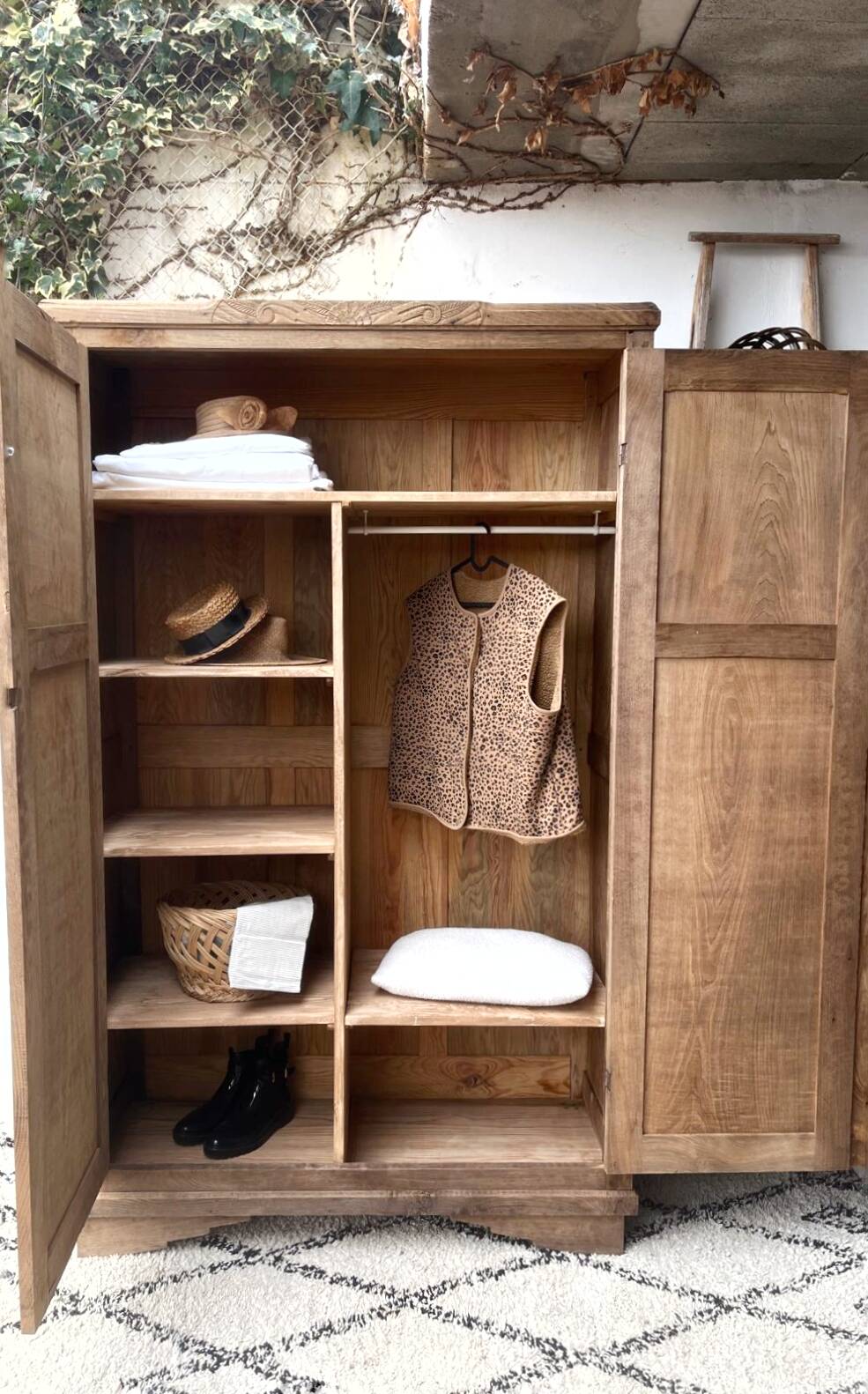 Parisian wardrobe, Art Deco wardrobe