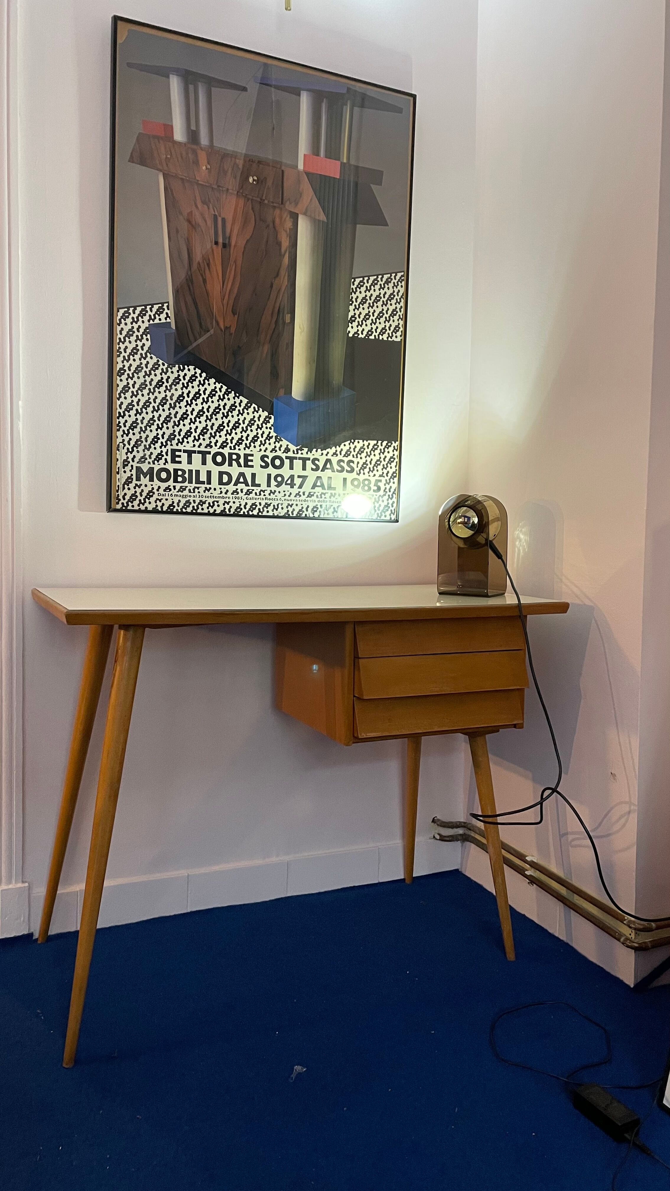 Italian office of the 50s feet compass