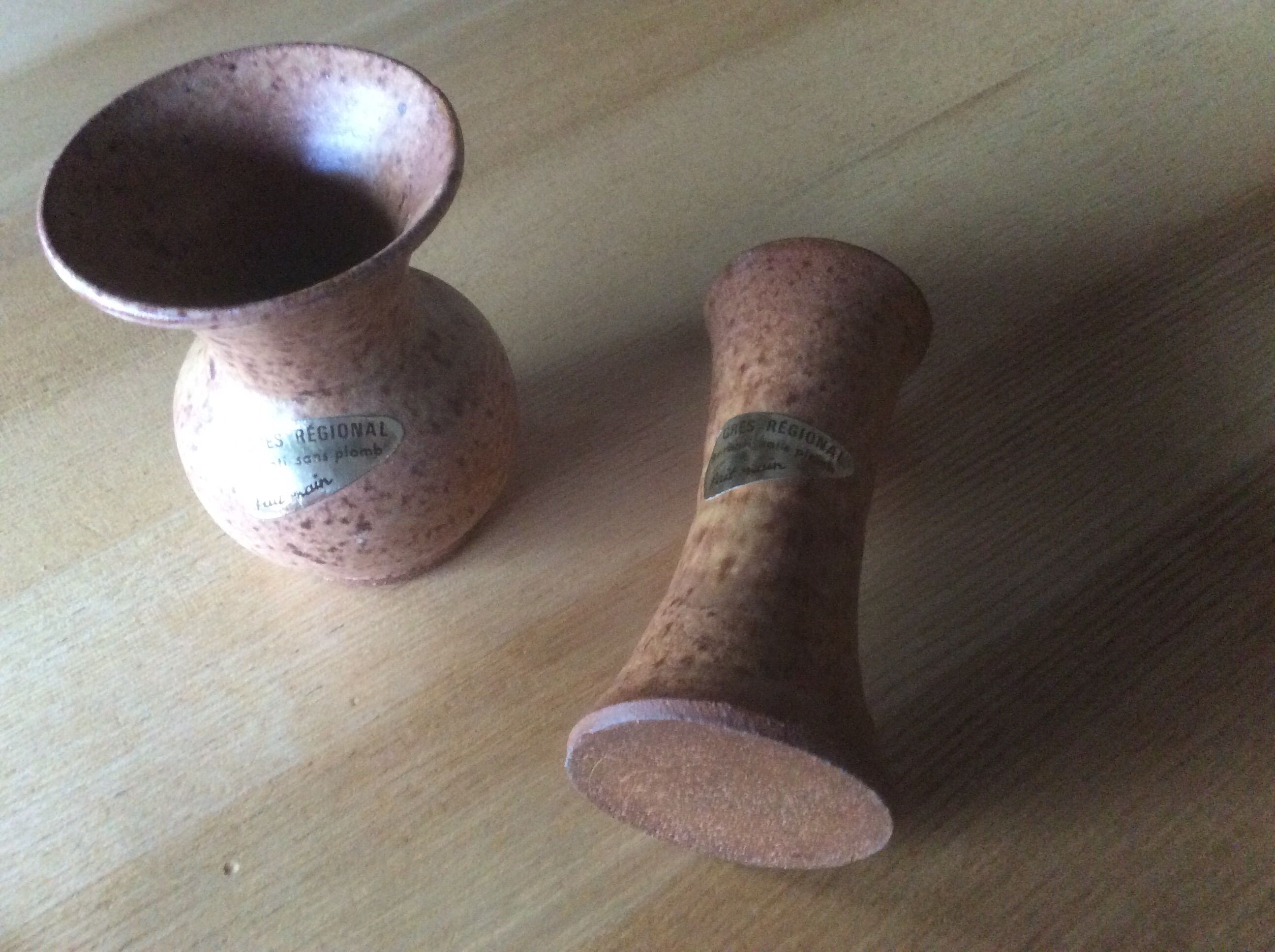 2 sandstone vases