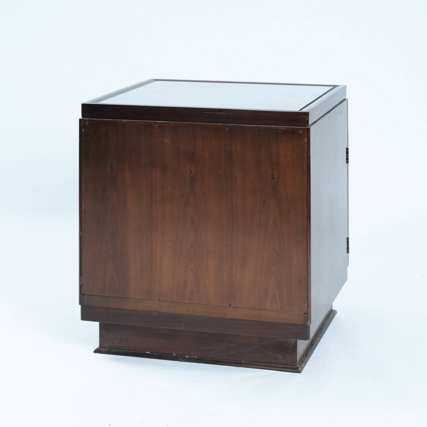 Walnut Veneered Drawer Cabinets or Nightstands by Baker, England, 1970s