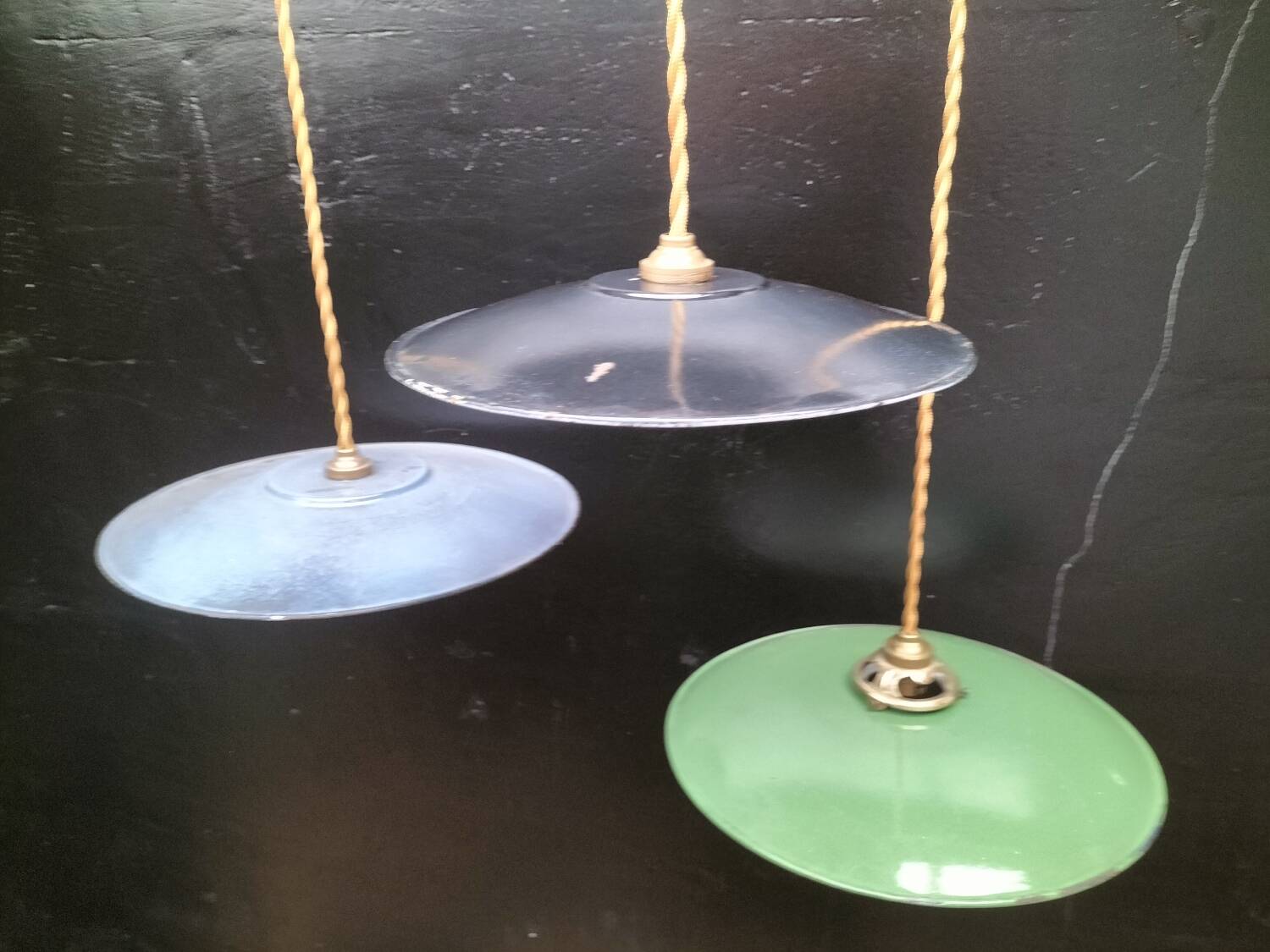 3 suspensions en tôles émaillées