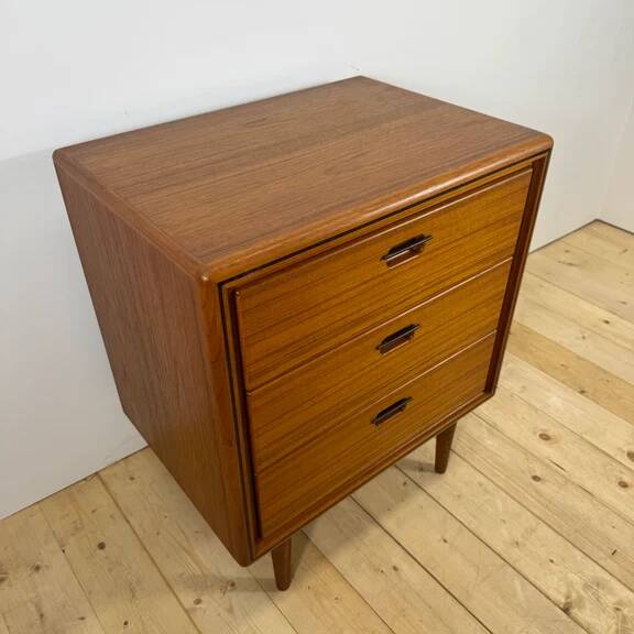 Petite commode en teck à trois tiroirs, Danemark 1960