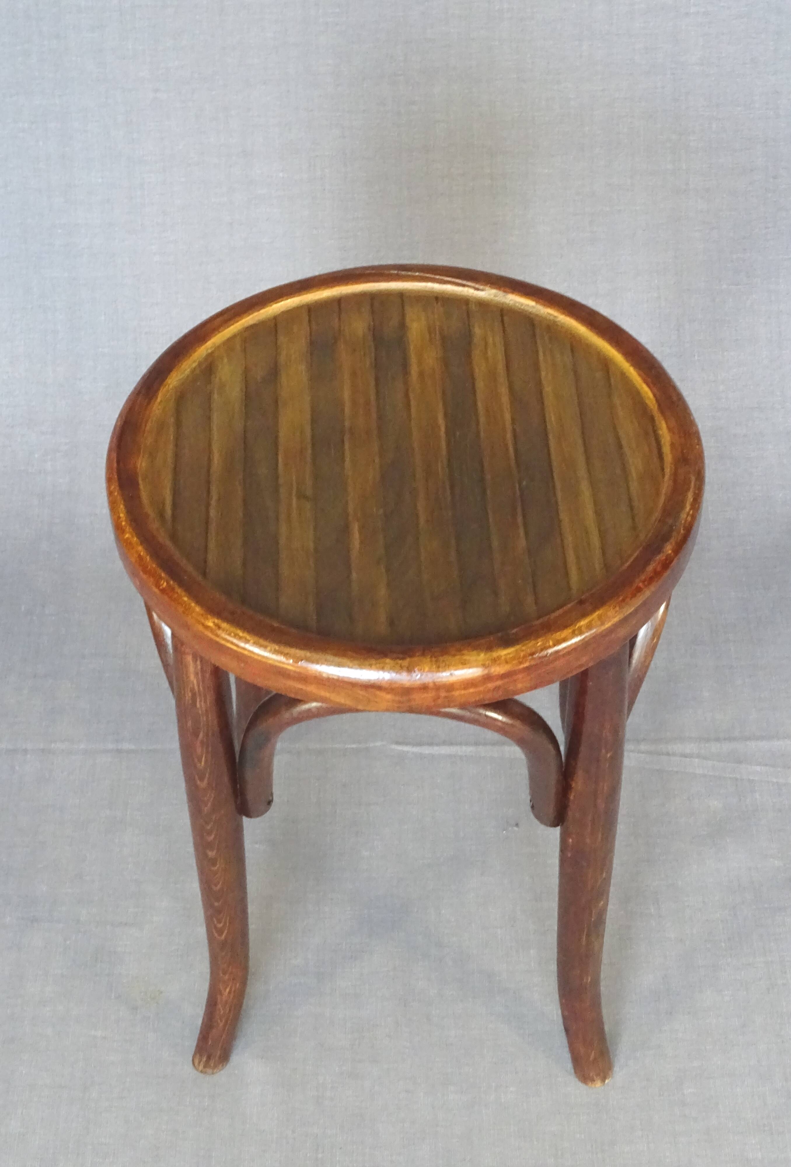 low bistro stool in curved wood laminated seat, circa 1920