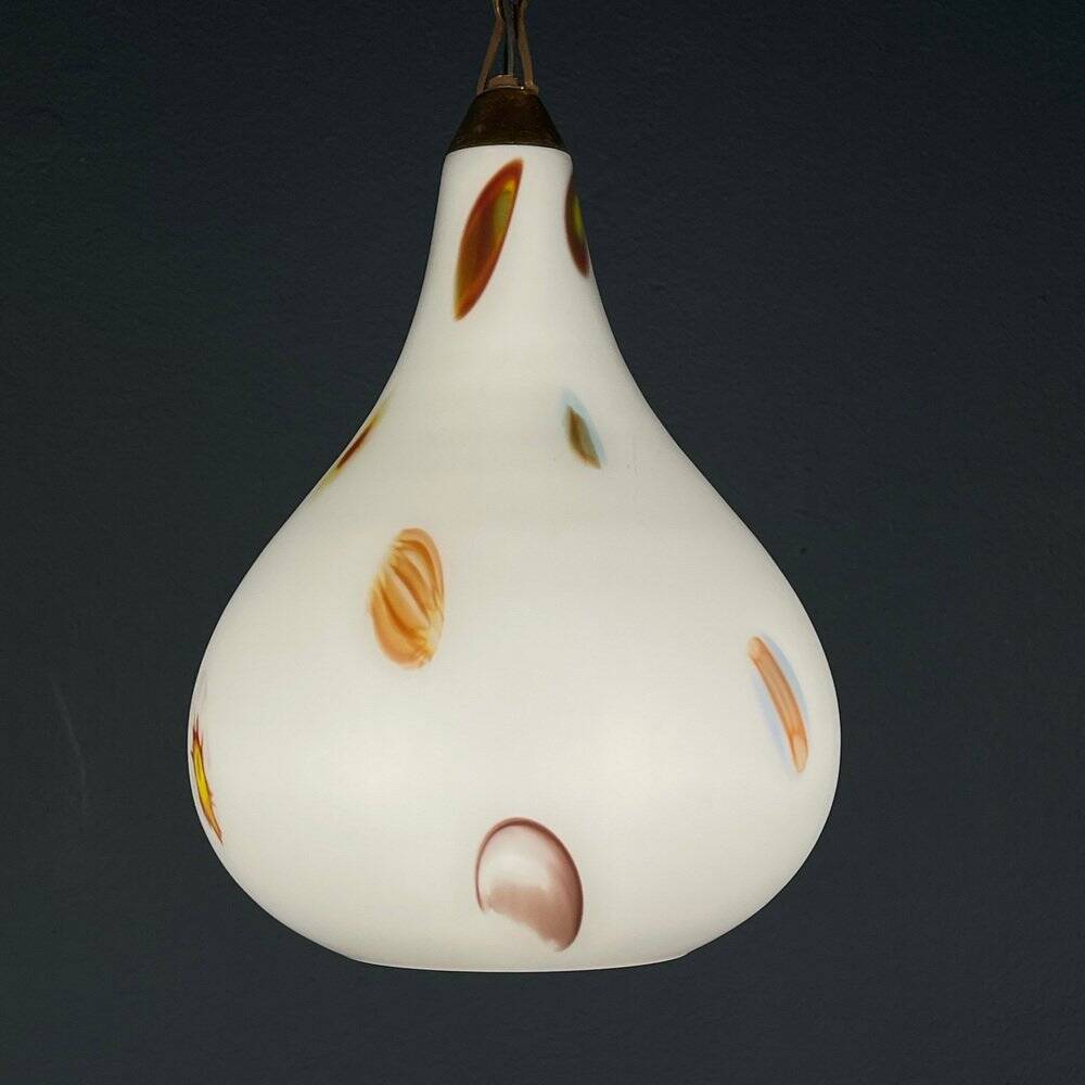 Murano opaline glass pendant lamp from the mid-century by Stilnovo, 1950s.