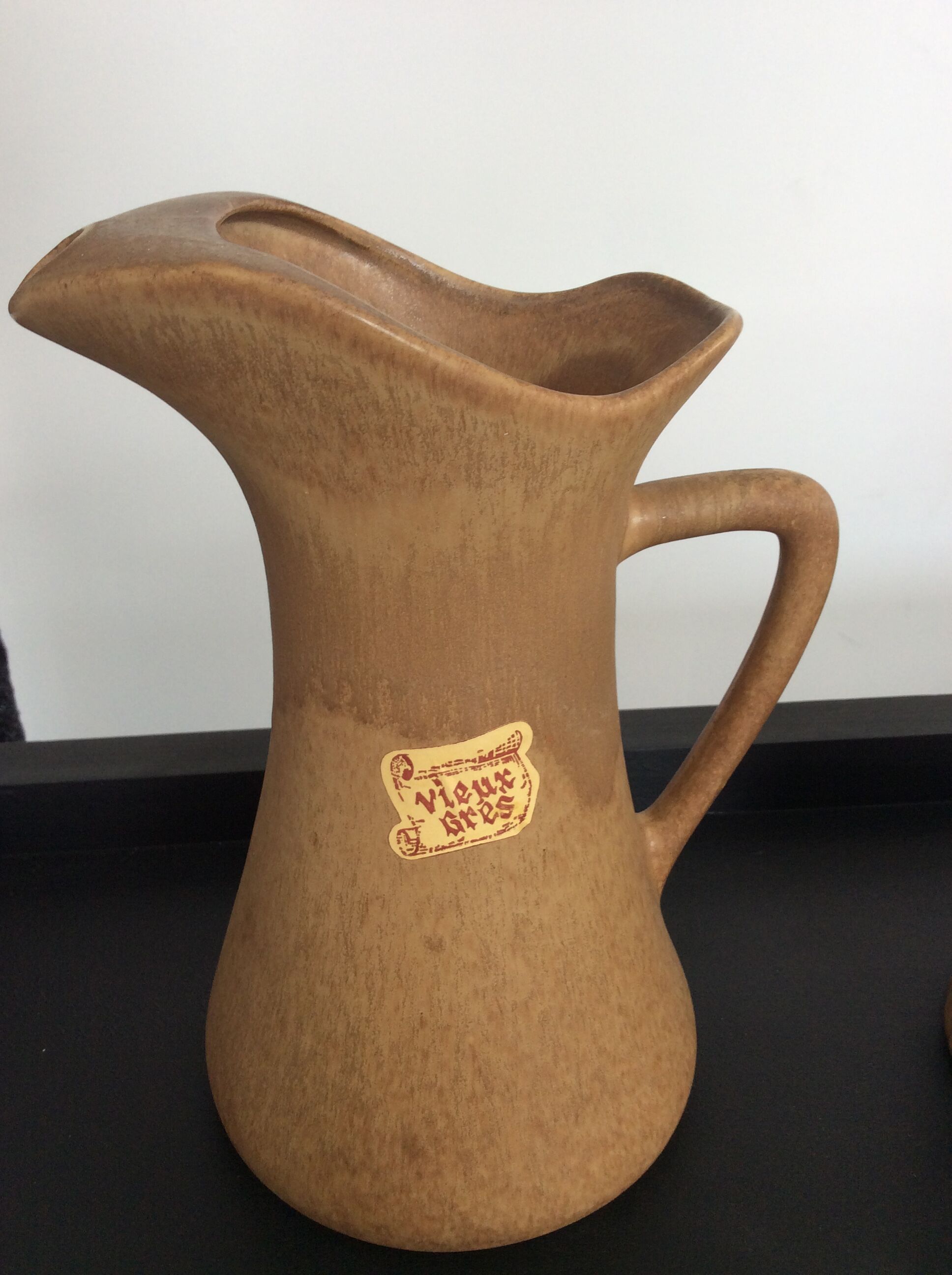 Series of 2 pitchers 1970