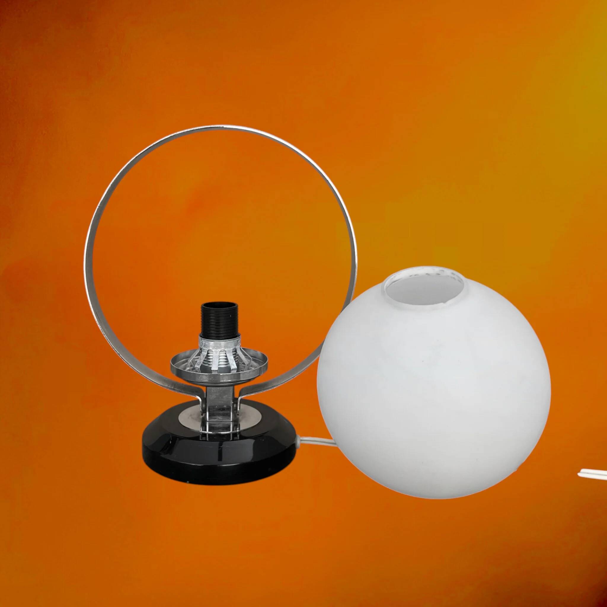 Lampe de table Space Age en opaline et chrome – Années 1970