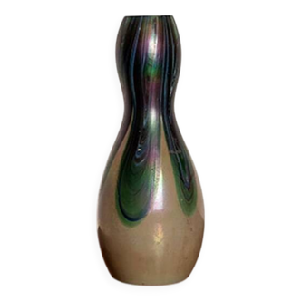 Art Nouveau vase in glass paste in the Art Favrile style.