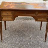 Louis XVI desk in solid wood and leather from the 20th century.