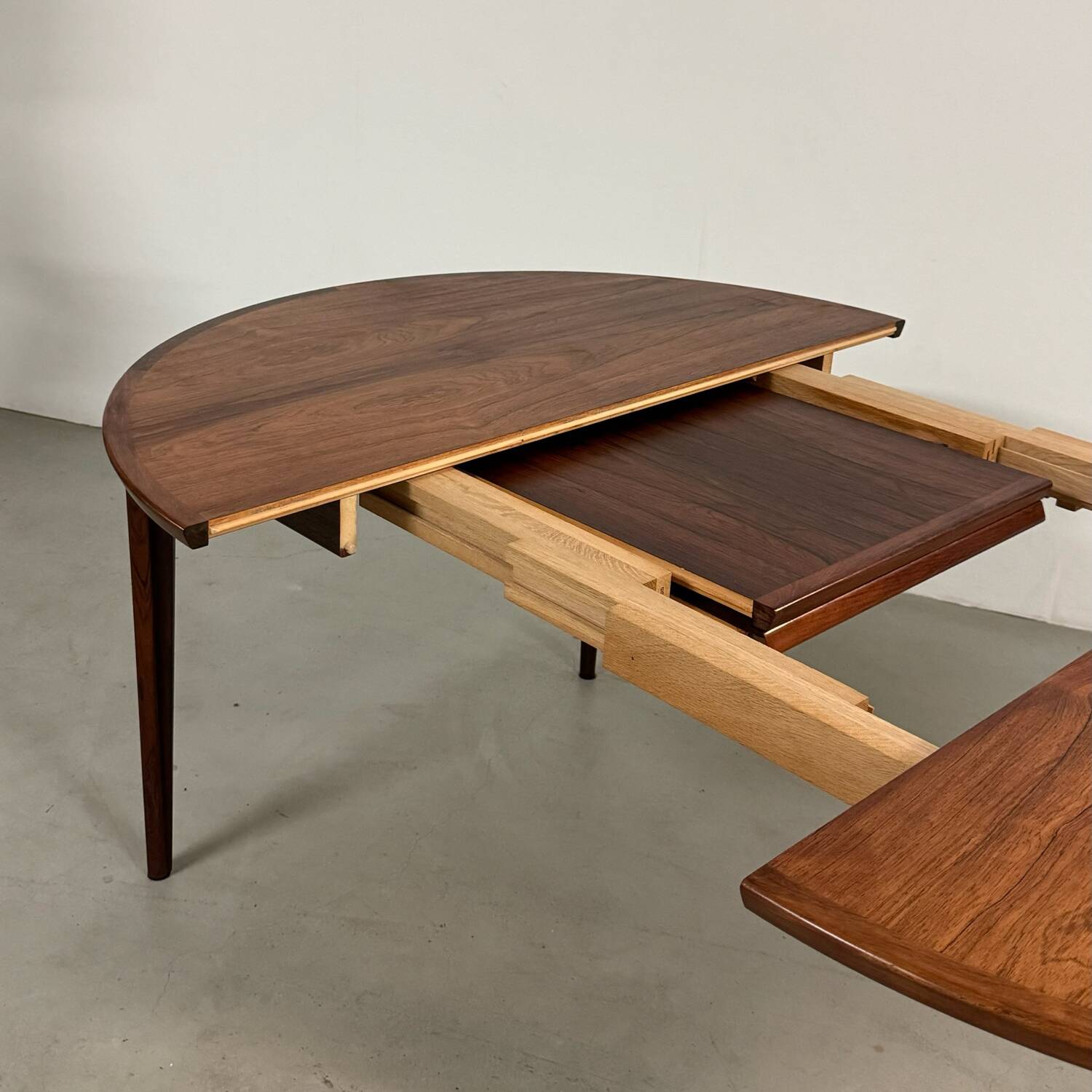 Mid-Century Round Dining Table in Palisander Henry Rosengren Hansen, Denmark 1960s