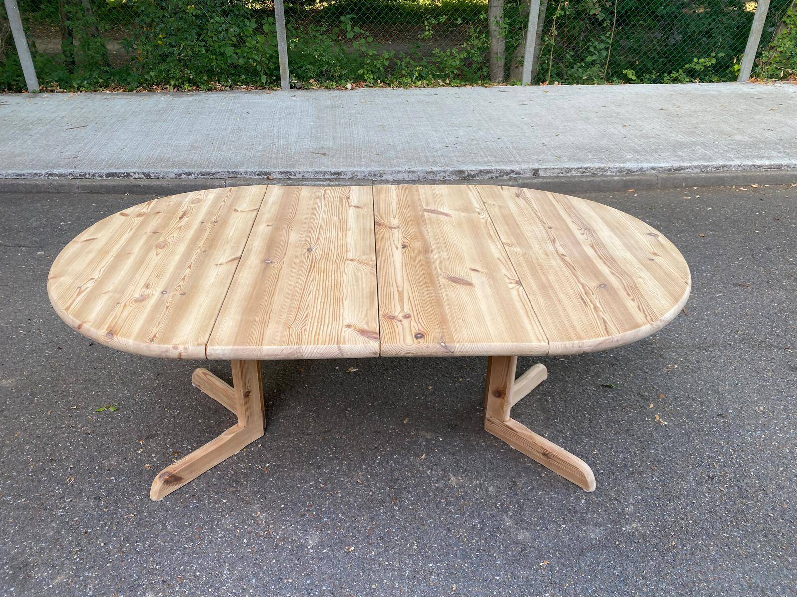 Table à manger ronde décapée extensible Rainer Daumiller Hirtshals Sawaerk