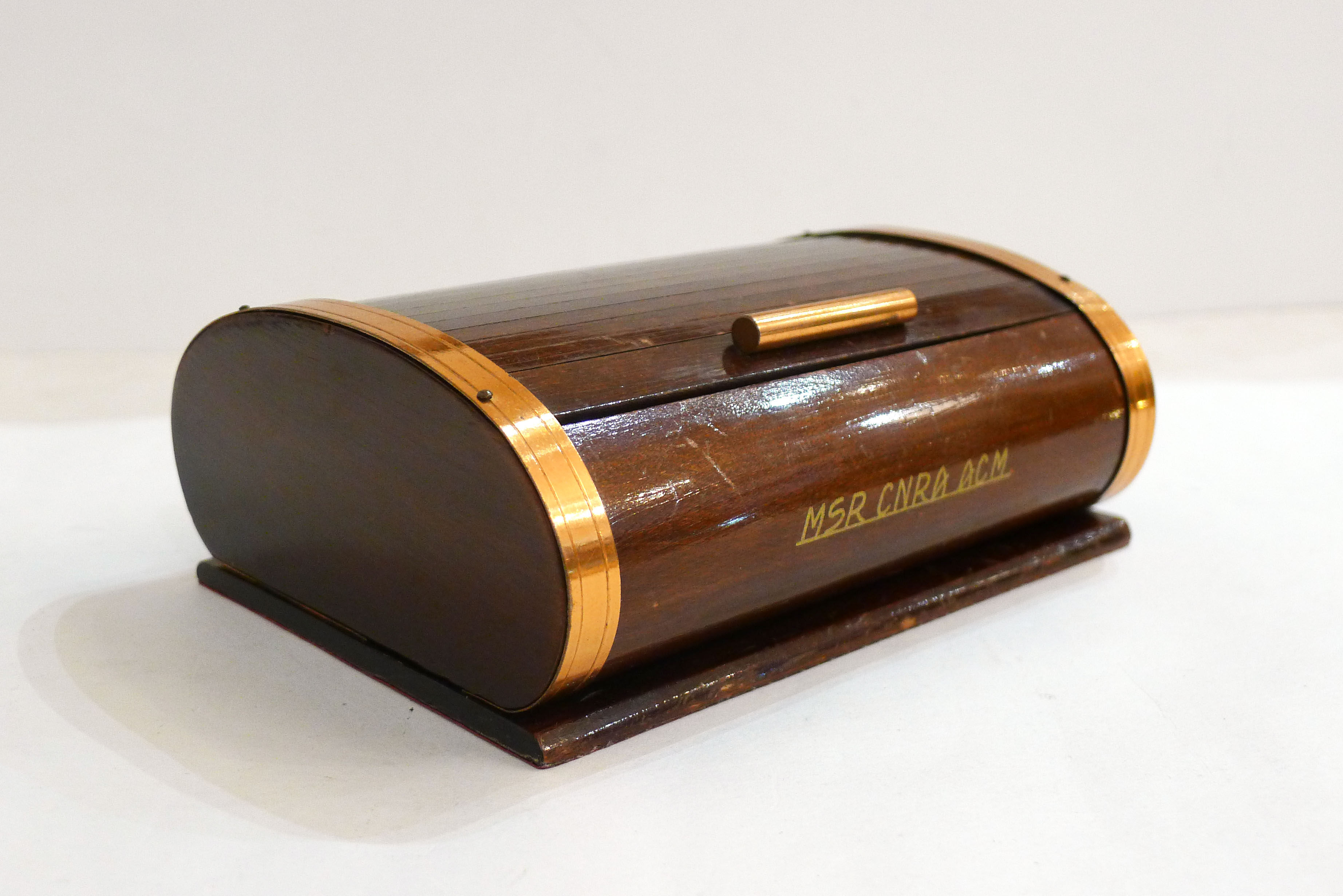 Cigarette box with wooden sliding curtain