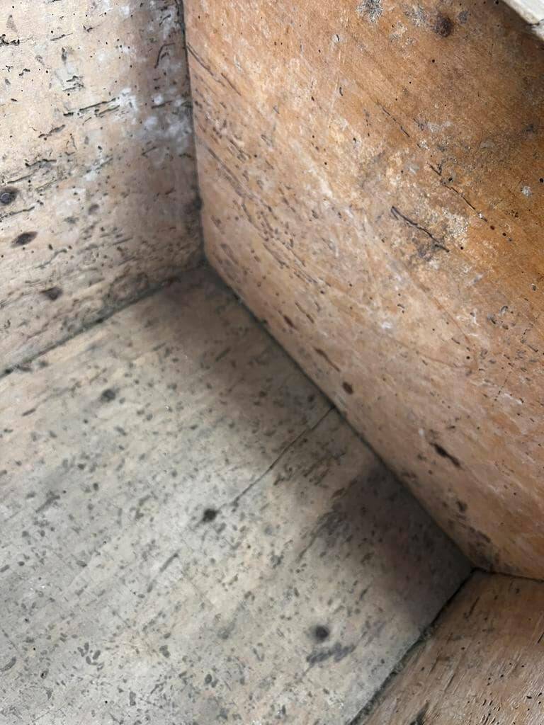 Trog / vintage wooden box on legs